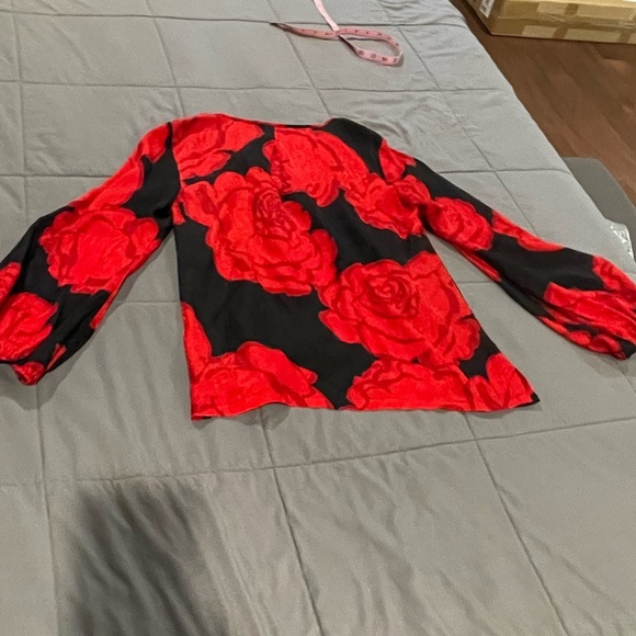 Trina Turk silk red rose 🌹 print top - ❤️ - Picture 2 of 5